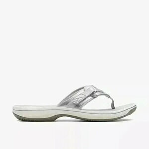 Clarks Breeze Sea Flip Flop - Color: Silver Synthetic - Size: 6